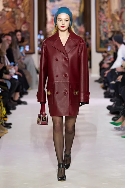 Look 10